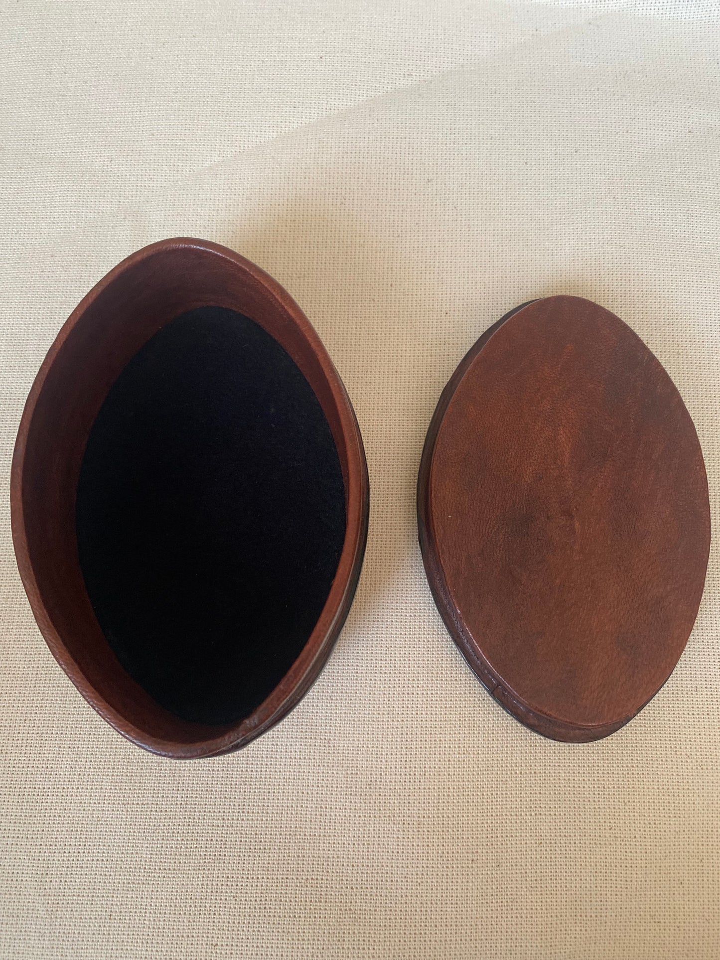 Leather box oval Touareg