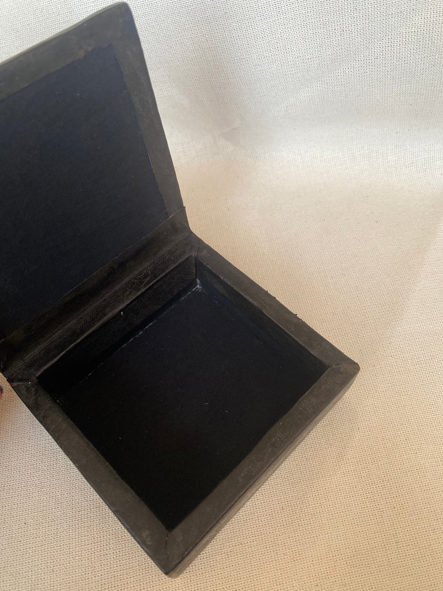 Leather box Touareg M